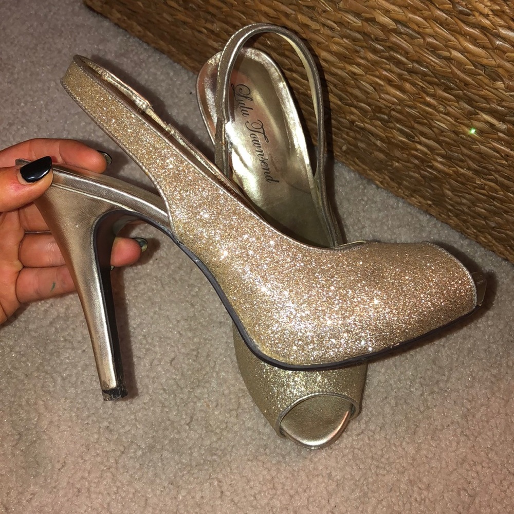 sparkly gold peep-toed heels!